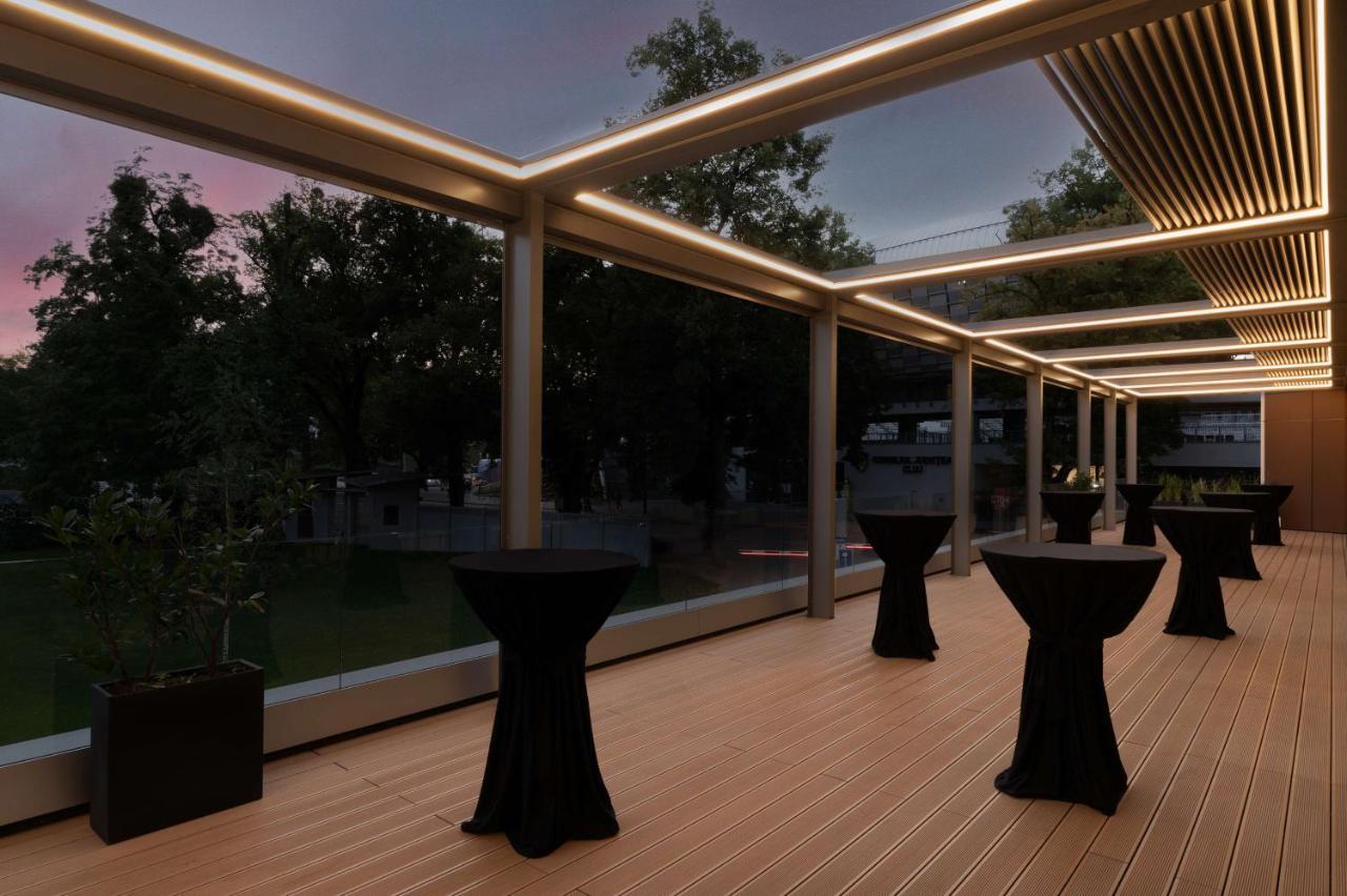 Radisson Blu Hotel, Cluj Exterior foto Pergola with louvres