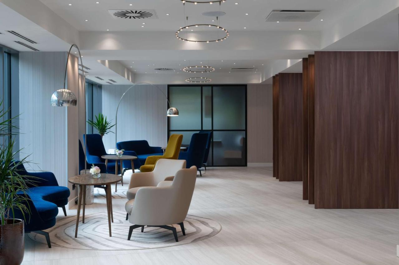 Radisson Blu Hotel, Cluj Exterior foto The reception area at the London office