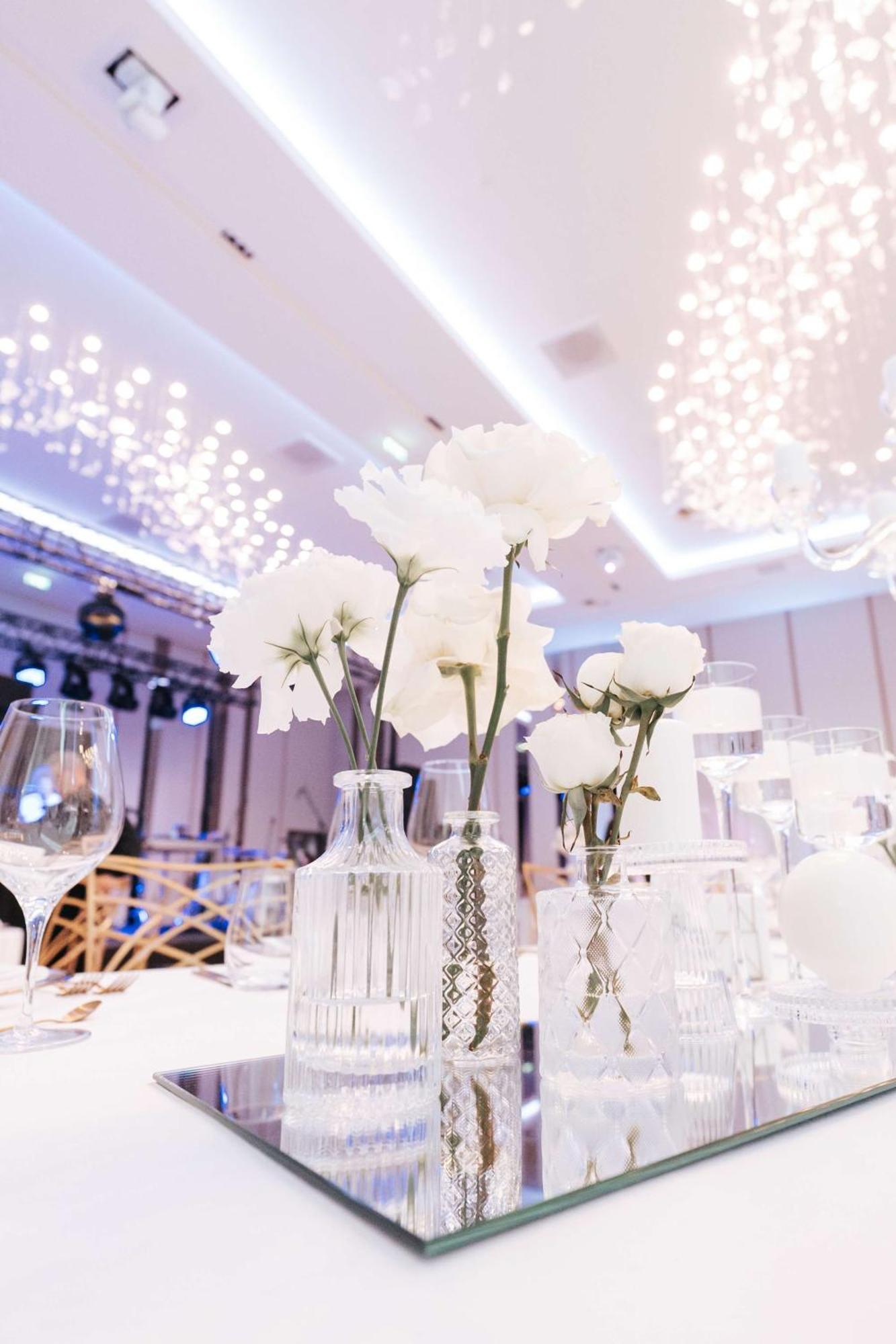 Radisson Blu Hotel, Cluj Exterior foto The interior of the ballroom at the 2018 awards ceremony